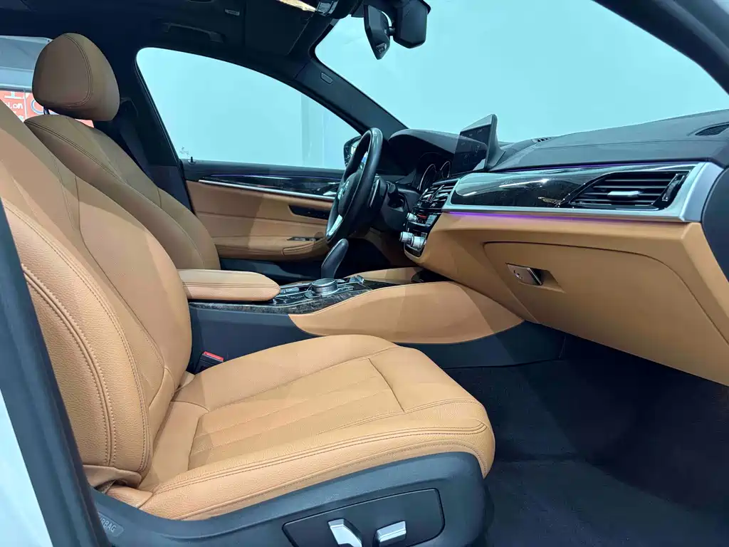 BMW 5 Series 2018 — фото 14