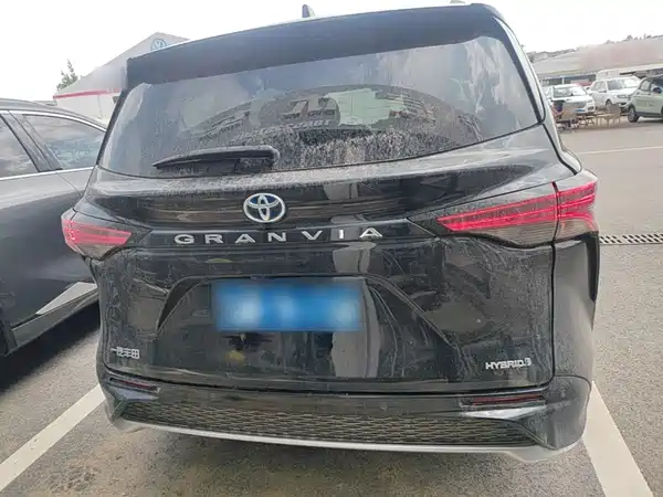 Toyota Granvia 2024