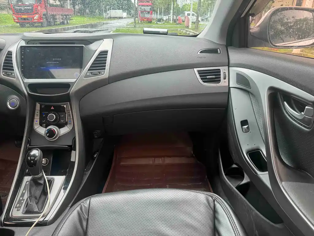 Hyundai Elantra Langdong 2015 — фото 12