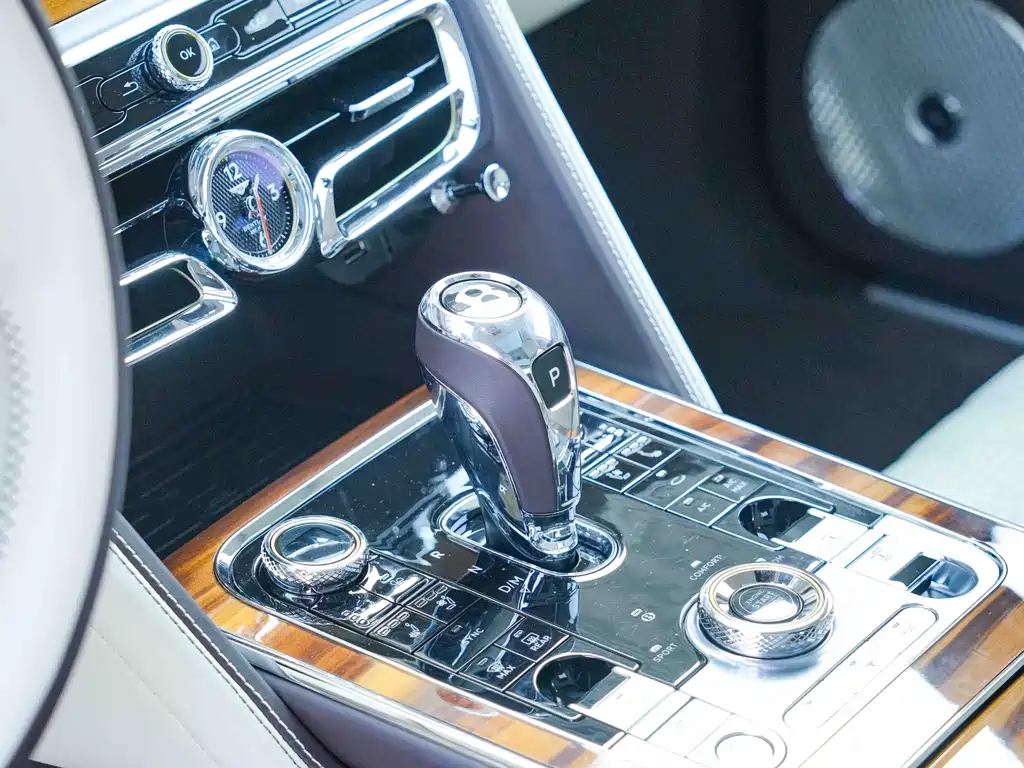 Bentley Flying Spur 2023 — фото 9