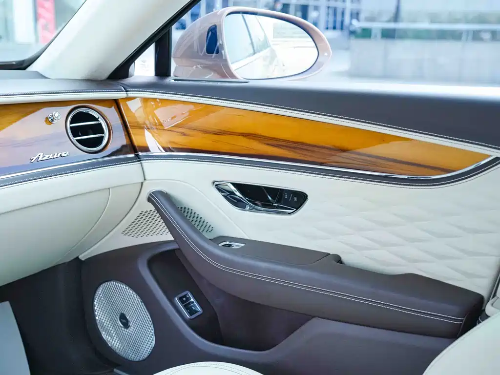 Bentley Flying Spur 2023 — фото 11