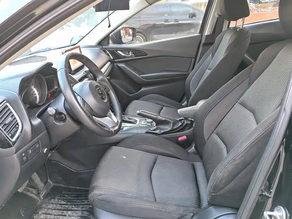 Mazda 3 Axela 2015 — фото 10