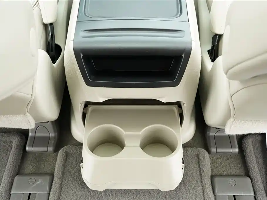 Toyota Sienna 2016 — фото 21