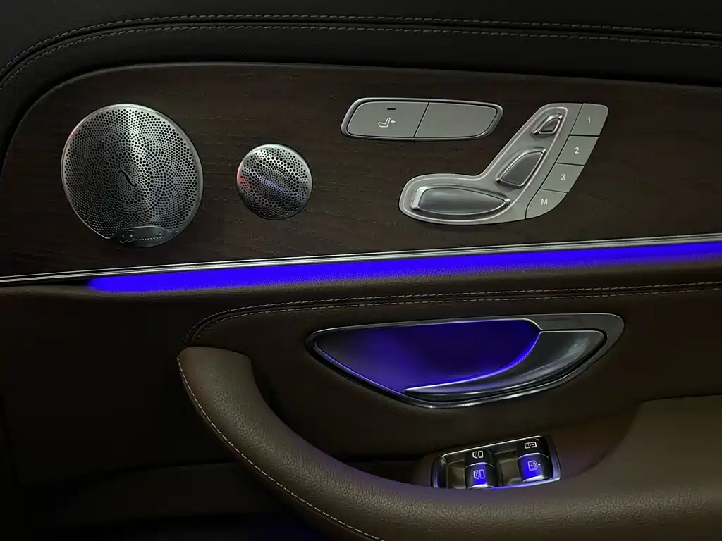 Mercedes-Benz E-Class 2019 — фото 20