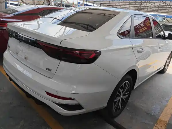 Geely Emgrand 2025