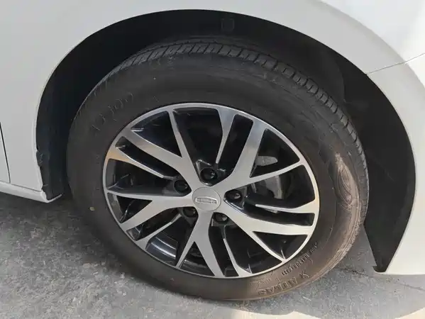 Geely Emgrand 2025