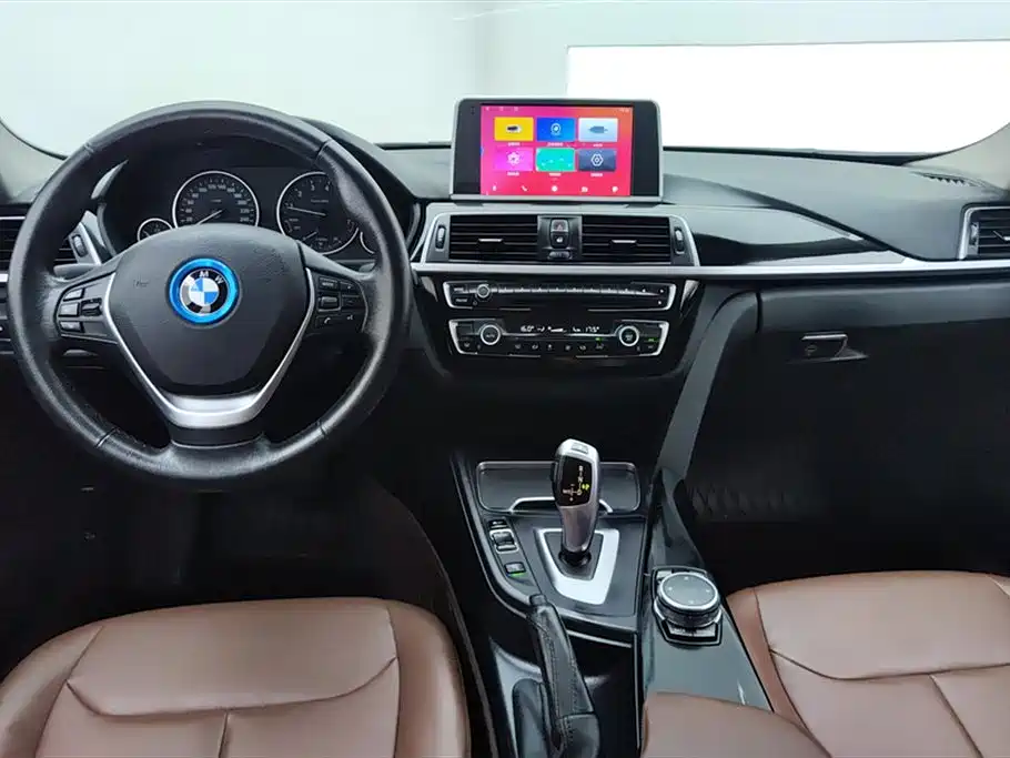 BMW 3 Series 2017 — фото 12