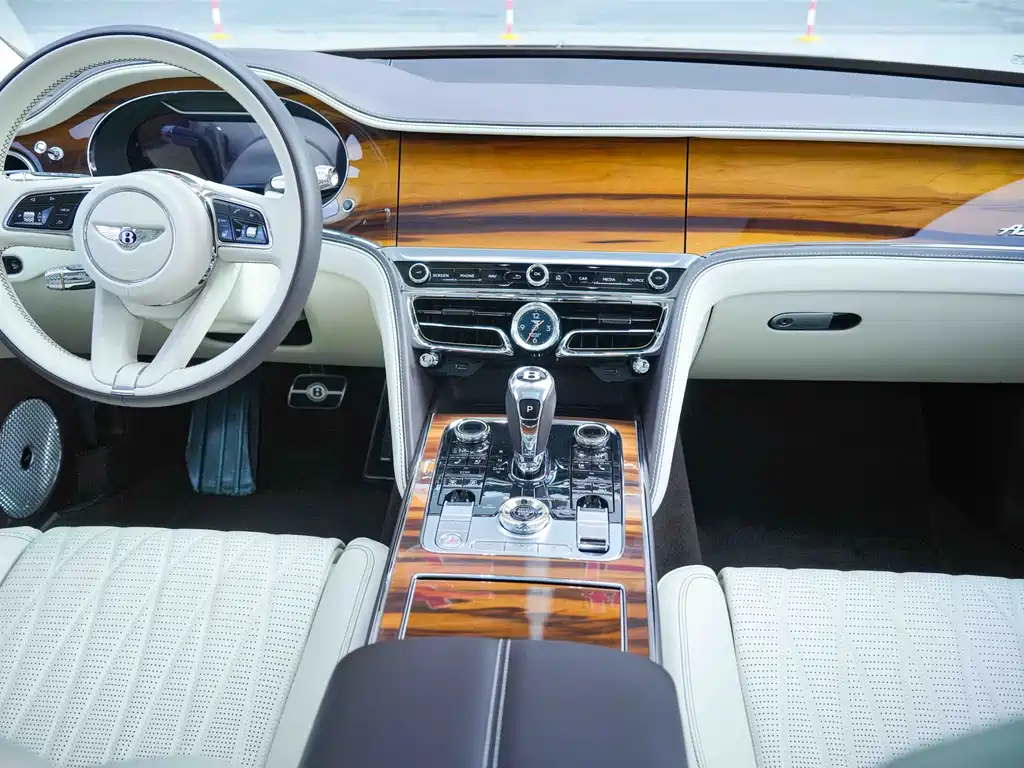 Bentley Flying Spur 2023 — фото 17
