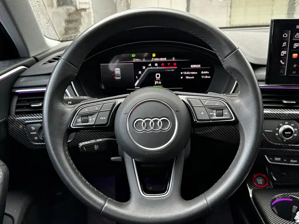 Audi A4L 2023 — фото 14