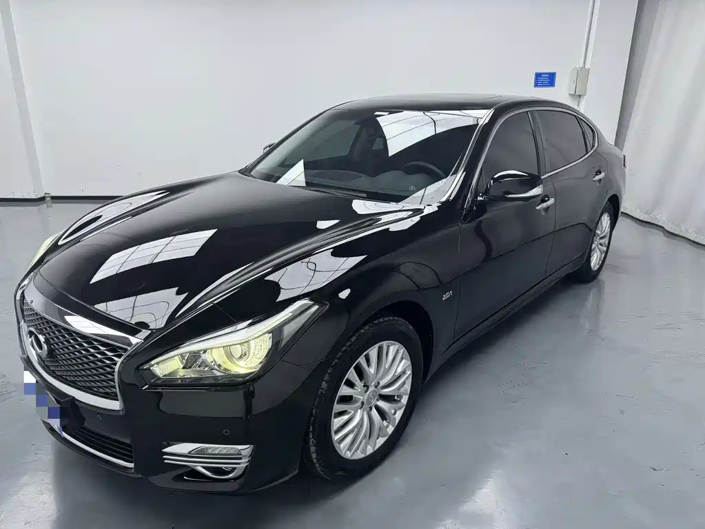 Infiniti Q70 2020