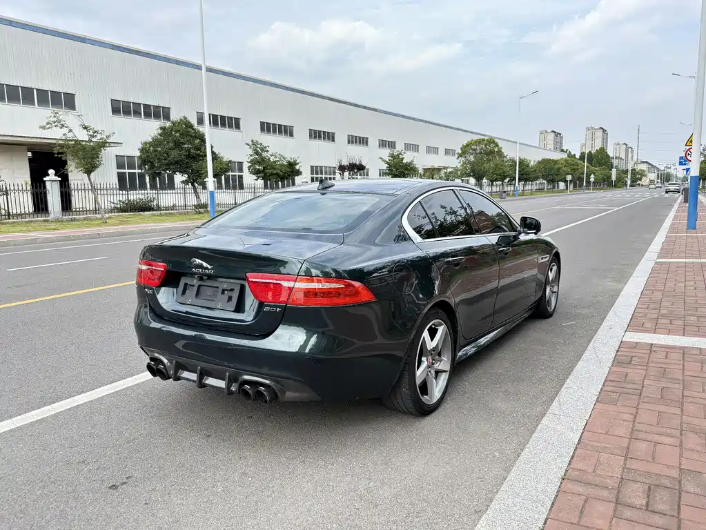 Jaguar XE 2016 — фото 7
