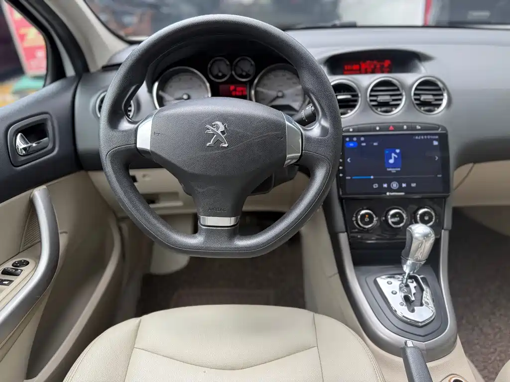 Peugeot 408 2013 — фото 10