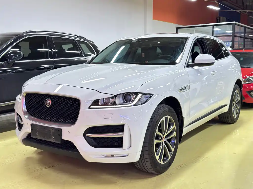 Jaguar F-PACE 2017 — фото 41
