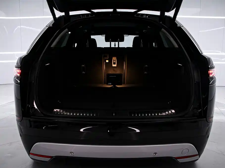 Land Rover Velar 2023 — фото 15