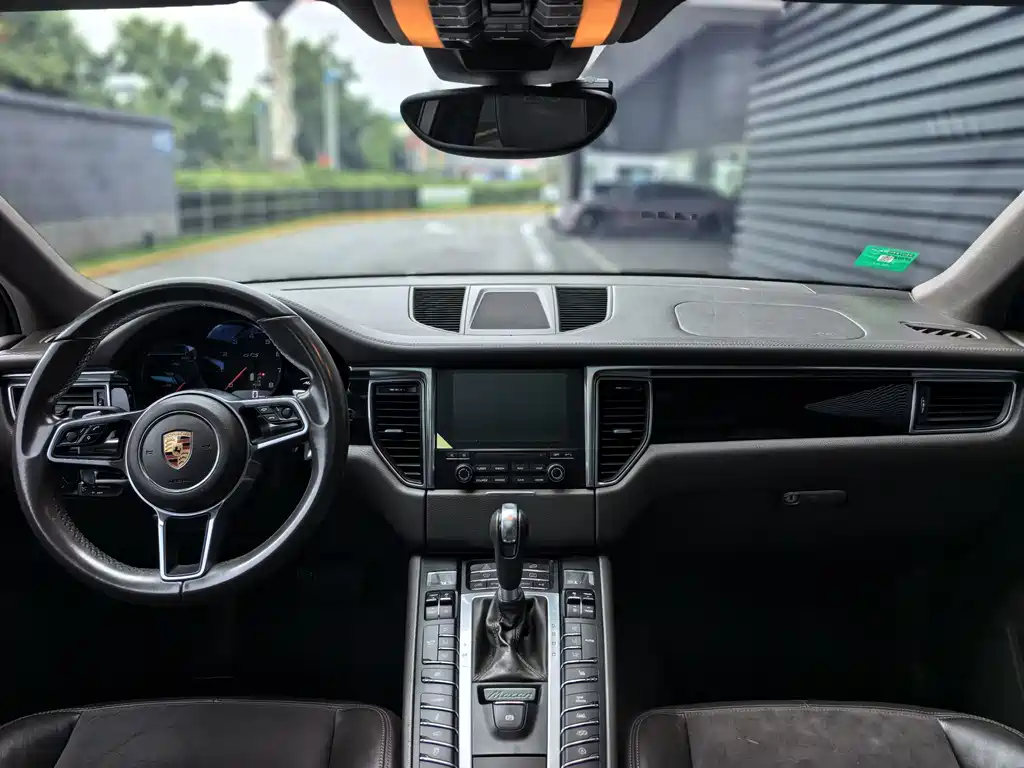 Porsche Macan 2016 — фото 12