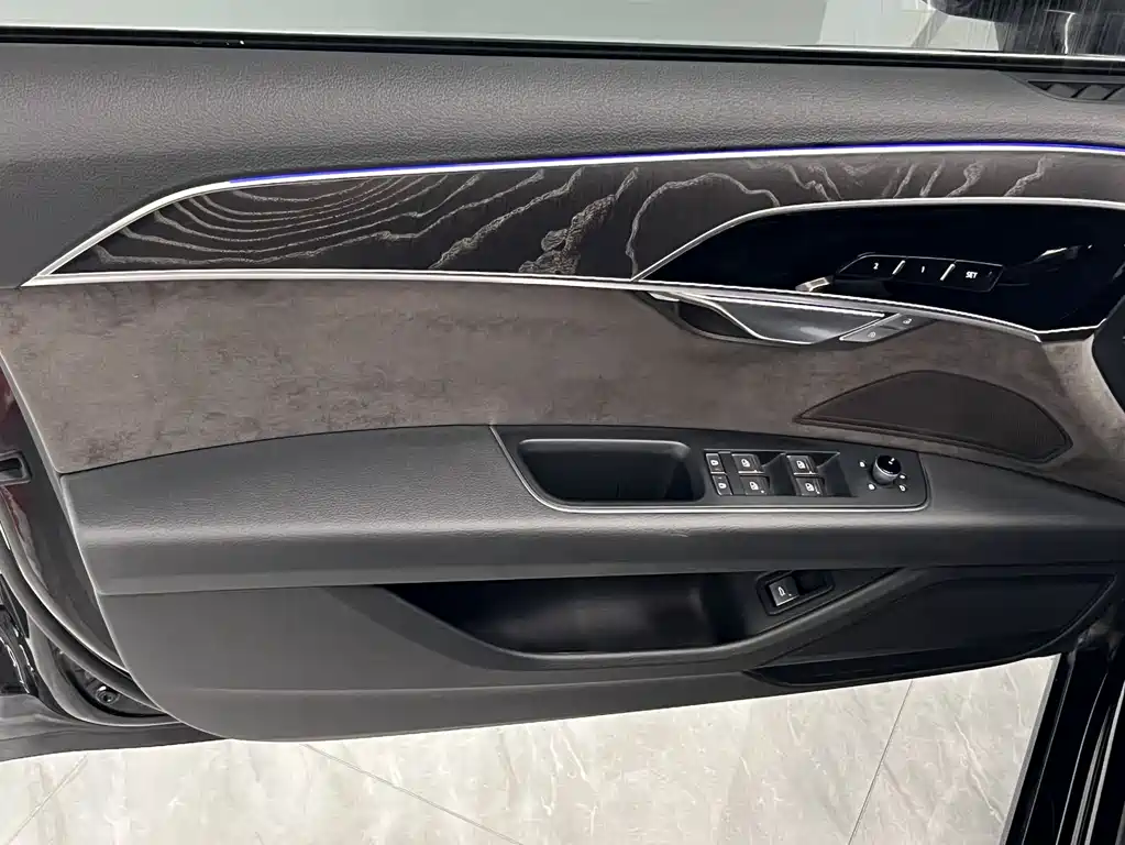 Audi A8 2020 — фото 12