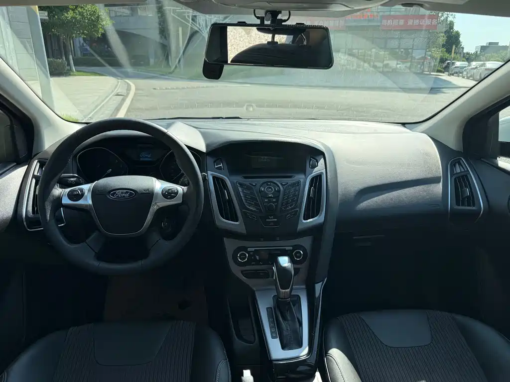 Ford Focus 2015 — фото 10