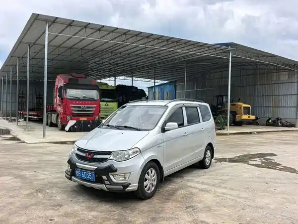 Wuling Hongguang 2015