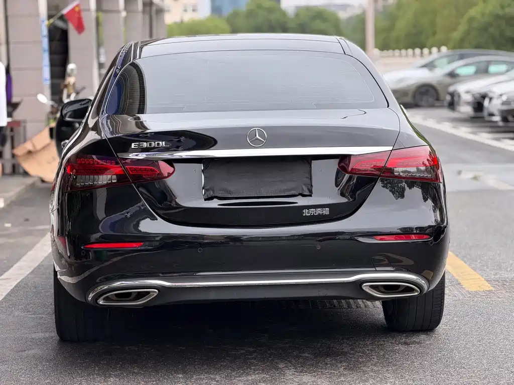 Mercedes-Benz E-Class 2023 — фото 16