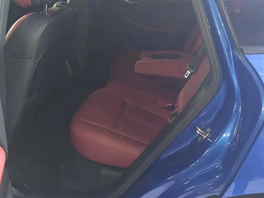 Porsche Macan 2019 — фото 11