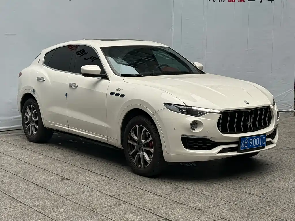 Maserati Levante 2023 — фото 3