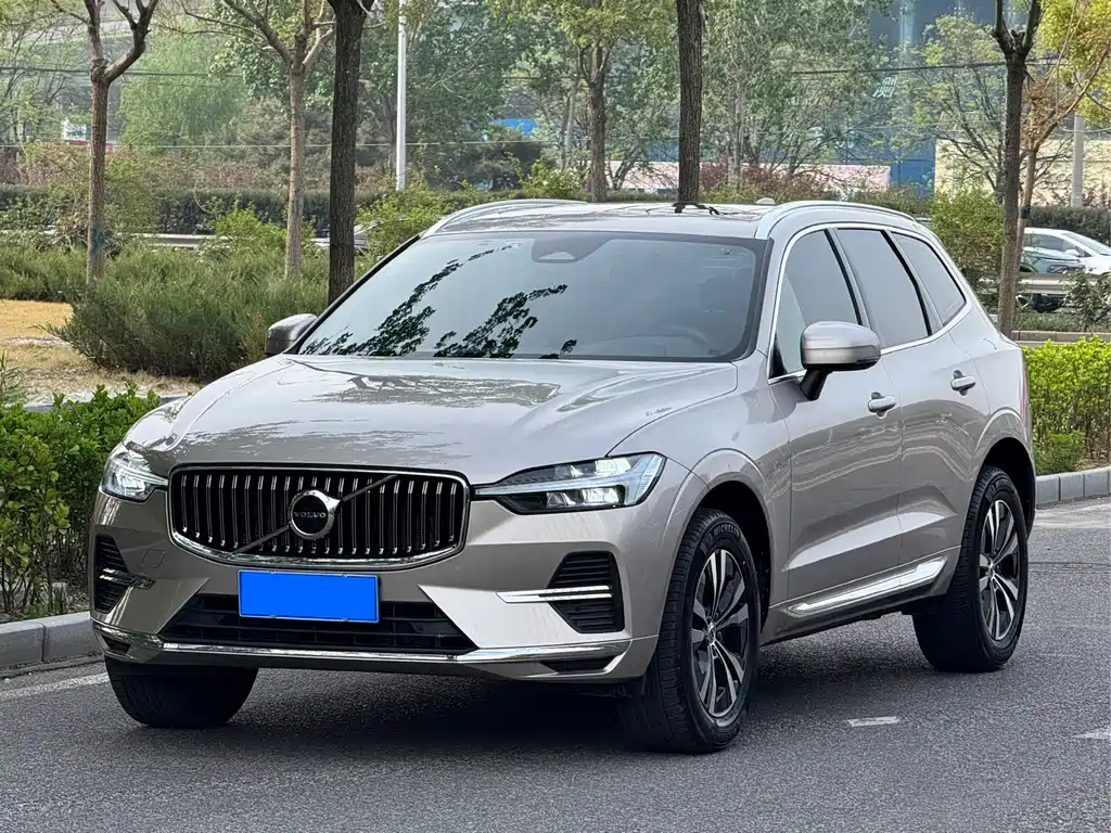Volvo XC60 2024 — фото 1
