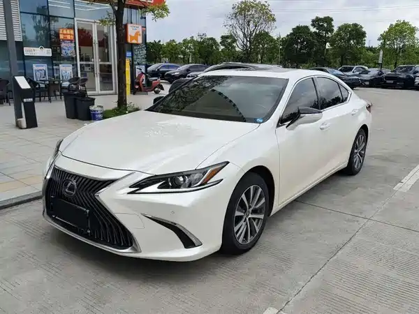 Lexus ES 2020
