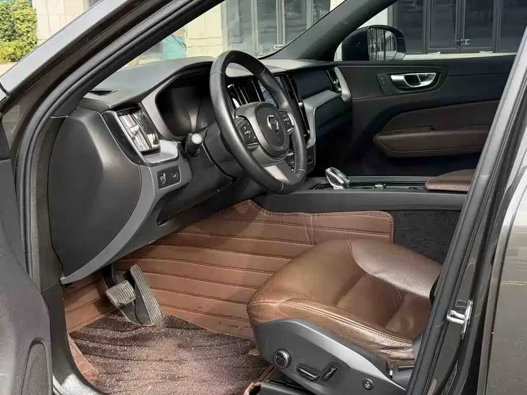 Volvo XC60 2022