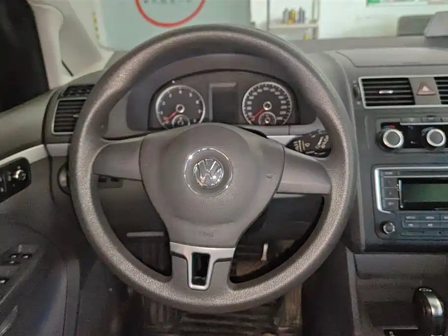Volkswagen Touran 2015 — фото 15