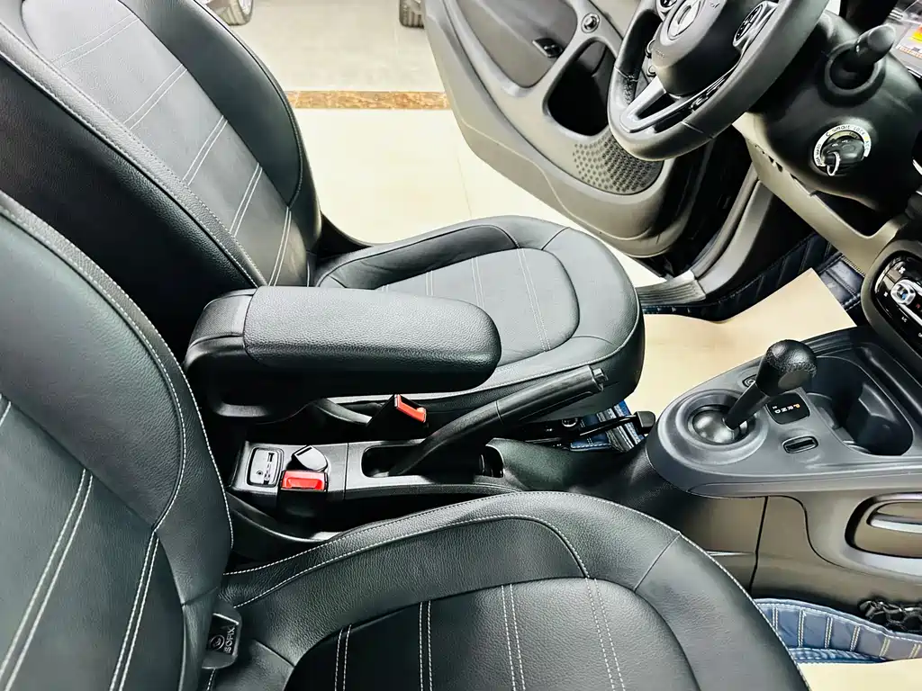 smart Fortwo 2018 — фото 25
