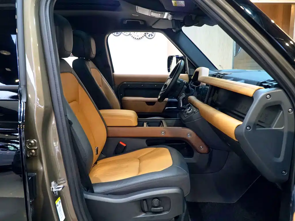 Land Rover Defender 2021 — фото 11