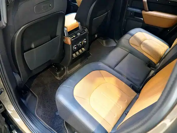 Land Rover Defender 2021