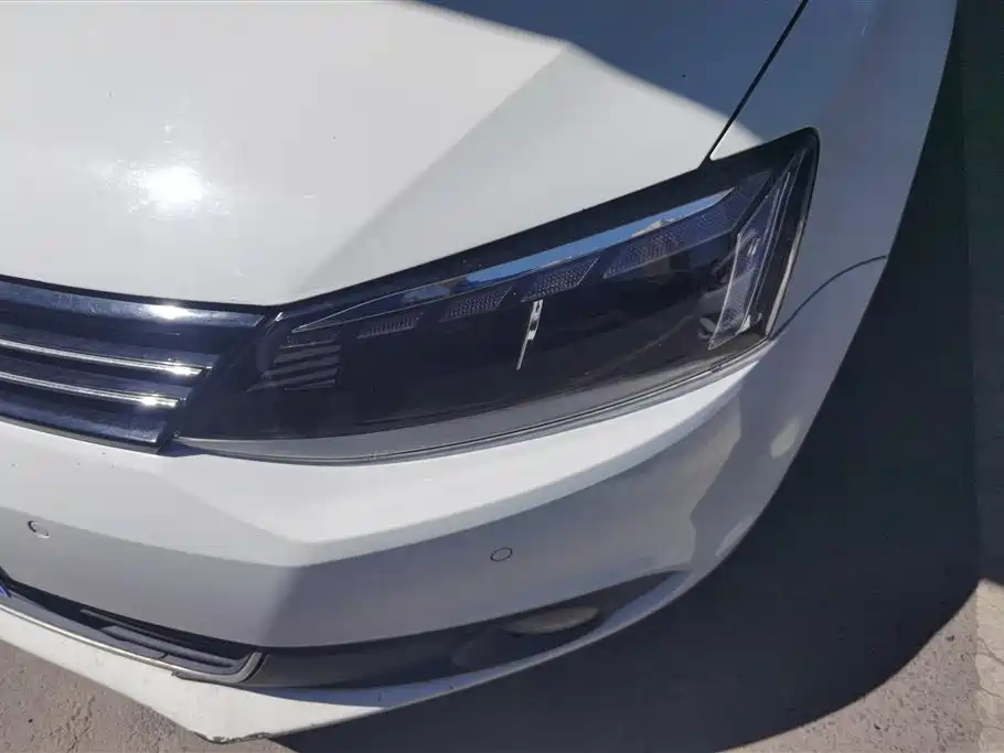 Volkswagen Sagitar 2014