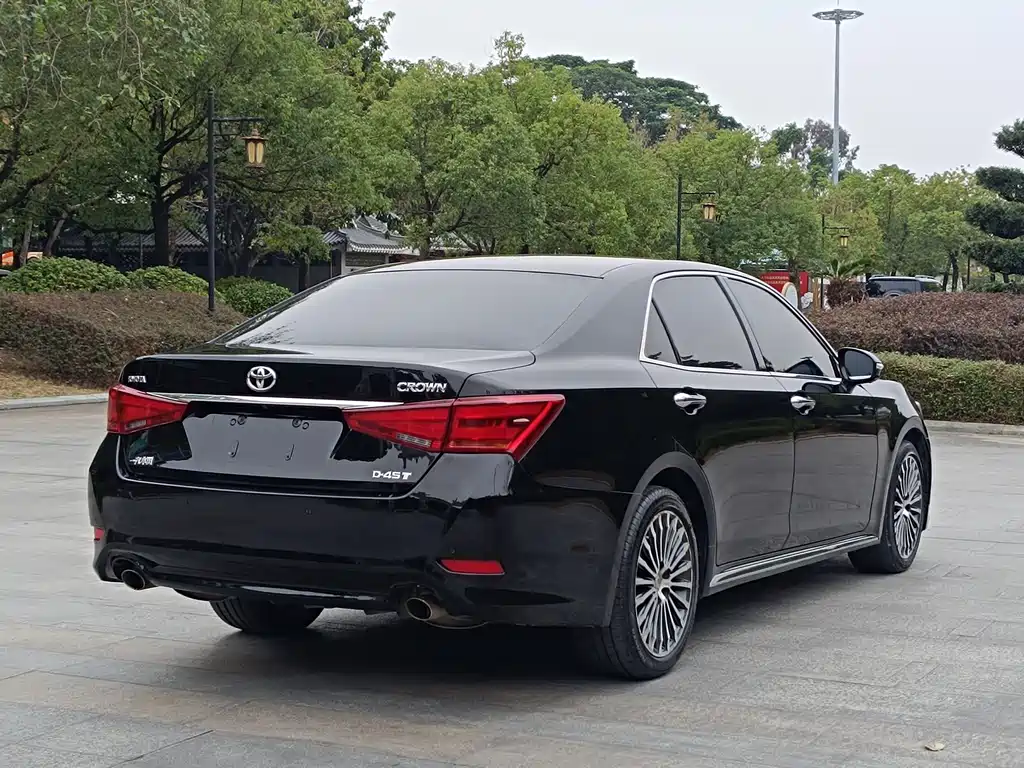 Toyota Crown 2018 — фото 16