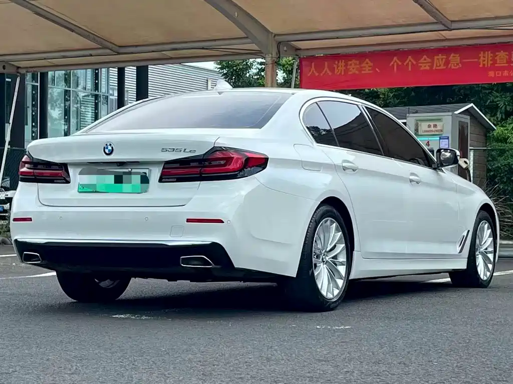 BMW 5 Series New Energy 2021 — фото 9