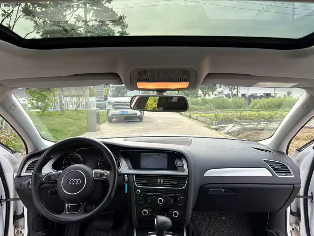 Audi A4L 2015