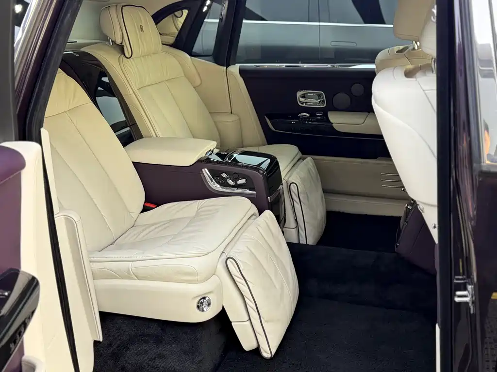 Rolls-Royce Phantom 2019 — фото 10