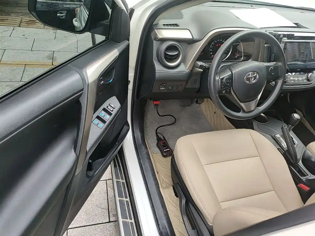 Toyota RAV4 2016 — фото 16