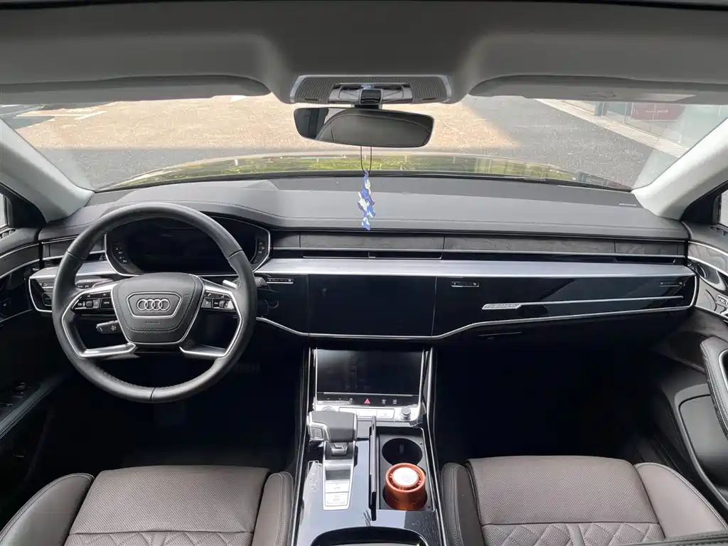Audi A8 2025