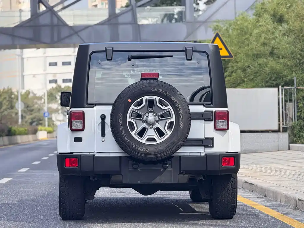 Jeep Wrangler 2016 — фото 5