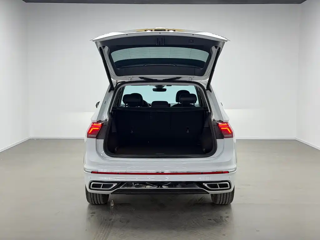 Volkswagen Tiguan L 2023 — фото 20