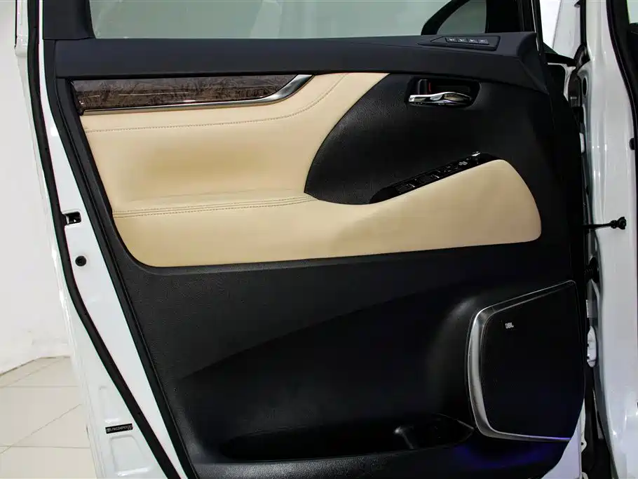 Toyota Alphard 2023 — фото 17