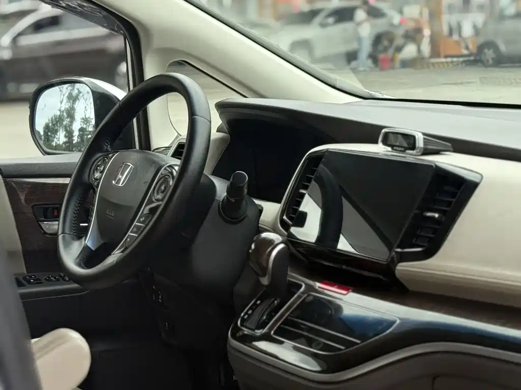 Honda Odyssey 2015 — фото 19