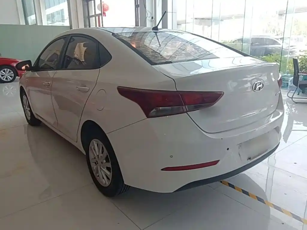 Hyundai Verna 2017 — фото 5