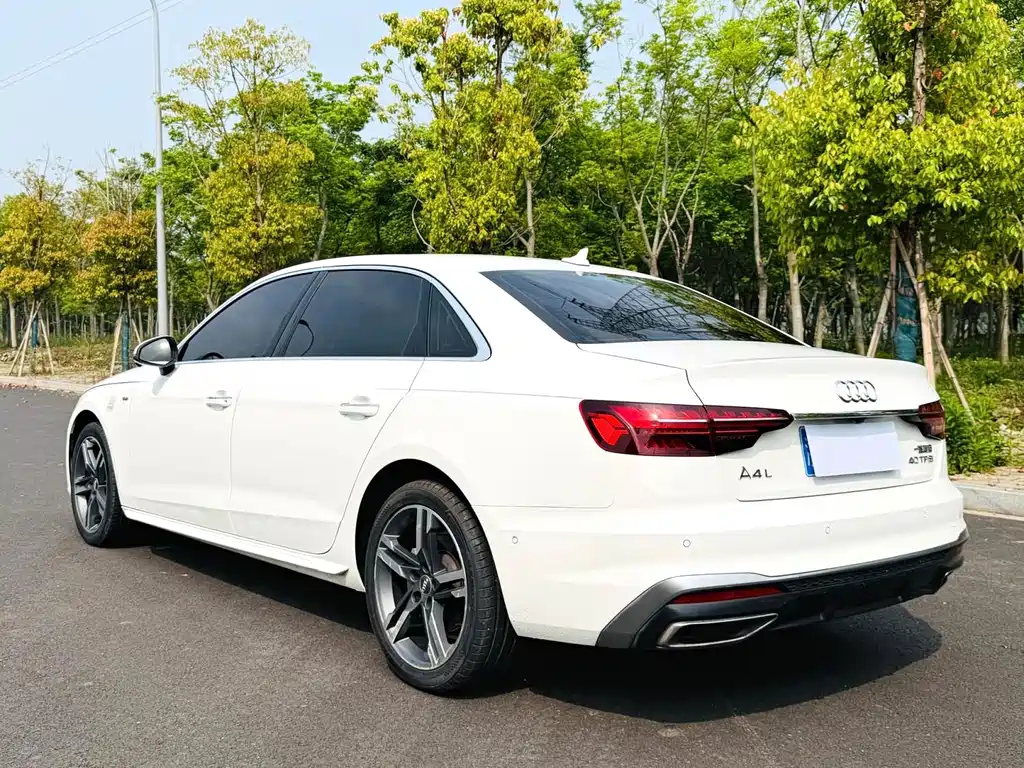 Audi A4L 2021 — фото 13