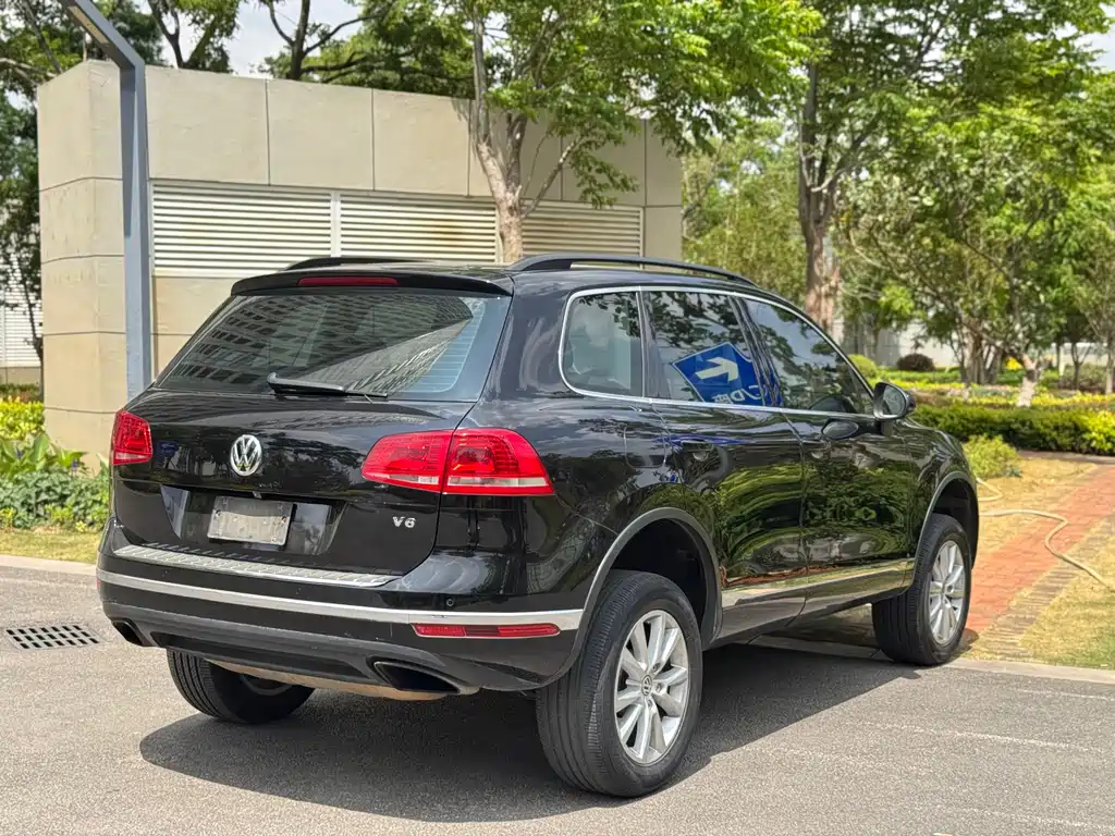 Volkswagen Touareg 2017 — фото 14