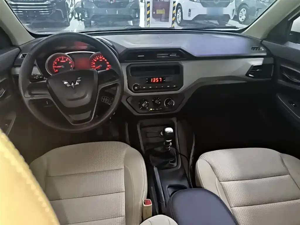 Wuling Hongguang 2019 — фото 10