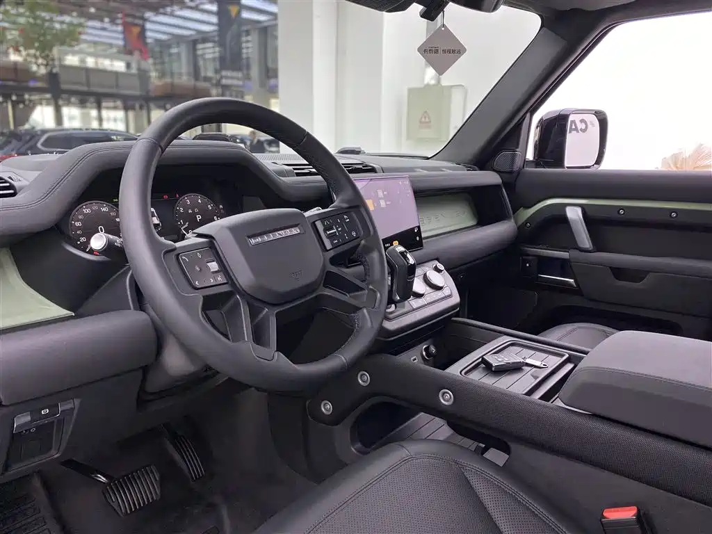 Land Rover Defender 2023 — фото 6