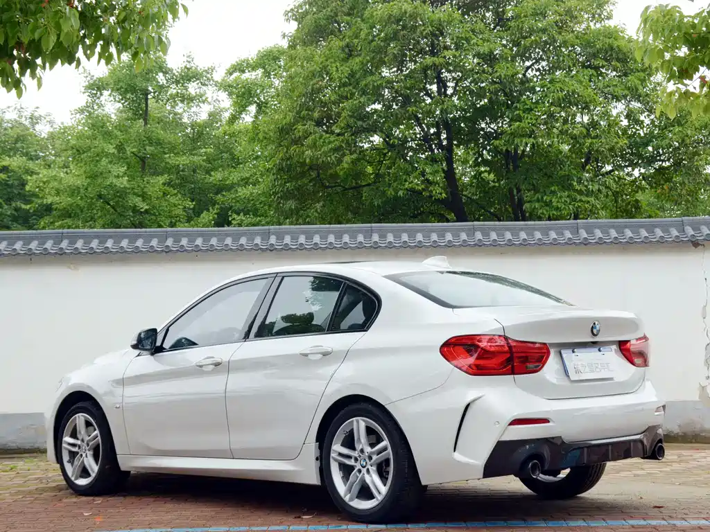 BMW 1 Series 2021 — фото 12