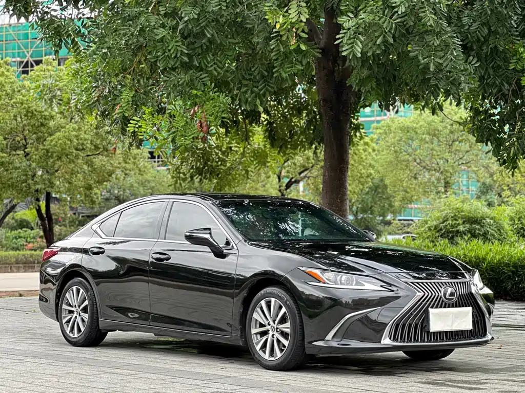 Lexus ES 2019 — фото 3